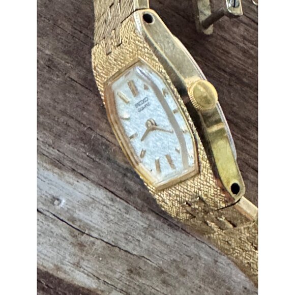 Vintage Seiko  1400-4480 R Womens Gold-Tone Quartz Watch With Textured Band Oval - Picture 8 of 9